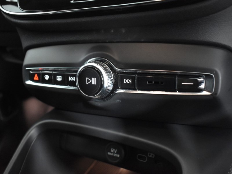 2024 (24) VOLVO XC40 2.0 B3P Plus Dark 5dr Auto 4796178