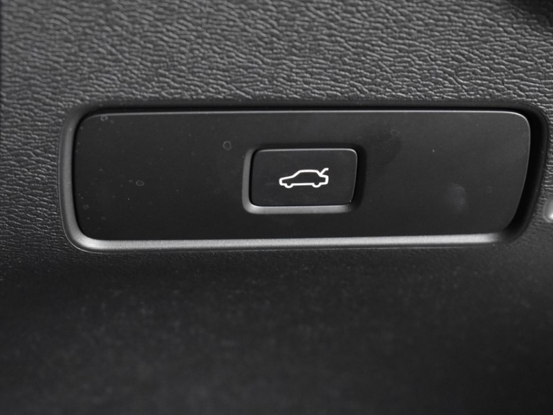 2024 (24) VOLVO XC40 2.0 B3P Plus Dark 5dr Auto 4796179