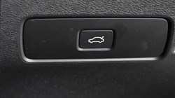 2024 (24) VOLVO XC40 2.0 B3P Plus Dark 5dr Auto 4796179