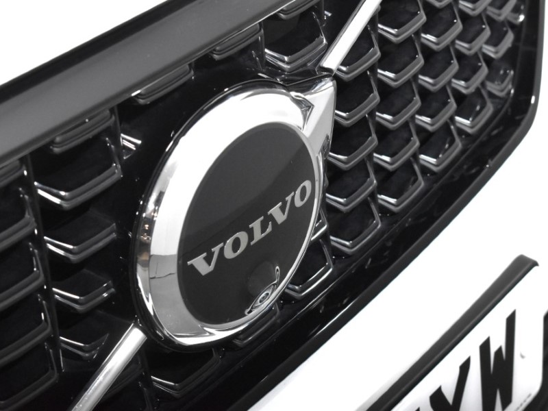 2024 (24) VOLVO XC40 2.0 B3P Plus Dark 5dr Auto 4796186