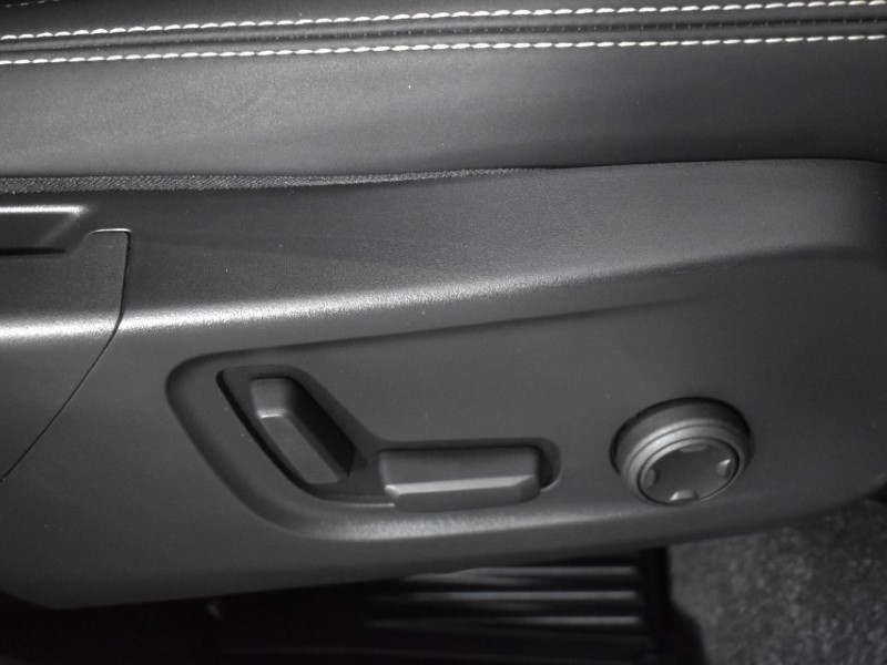 2024 (24) VOLVO XC40 2.0 B3P Plus Dark 5dr Auto 4796182