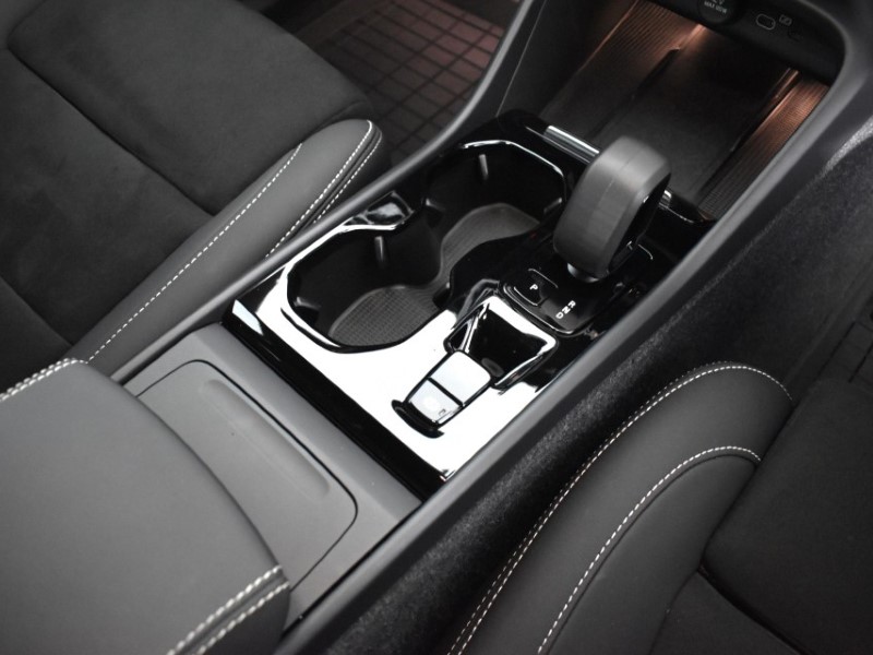 2024 (24) VOLVO XC40 2.0 B3P Plus Dark 5dr Auto 4796174