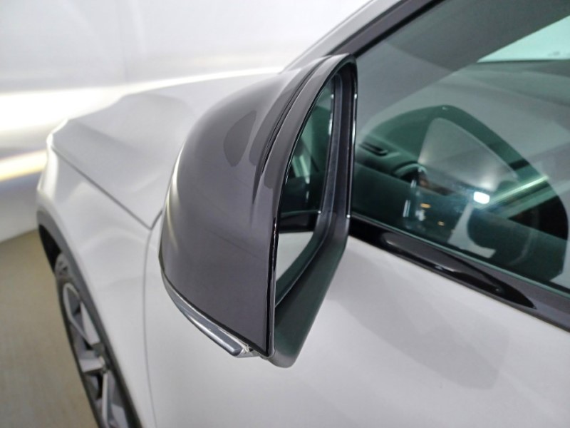 2024 (24) VOLVO XC40 2.0 B3P Plus Dark 5dr Auto 4796134