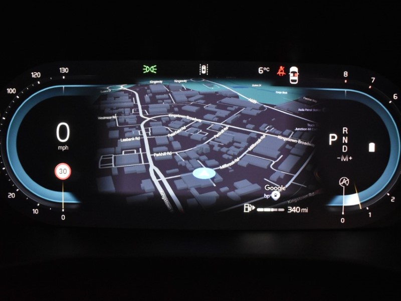 2024 (24) VOLVO XC40 2.0 B3P Plus Dark 5dr Auto 4796162