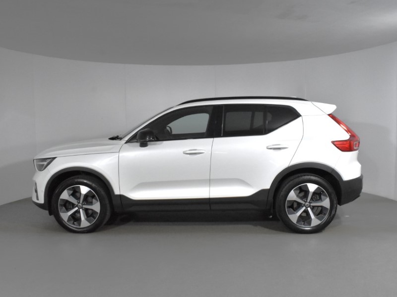 2024 (24) VOLVO XC40 2.0 B3P Plus Dark 5dr Auto 4796127