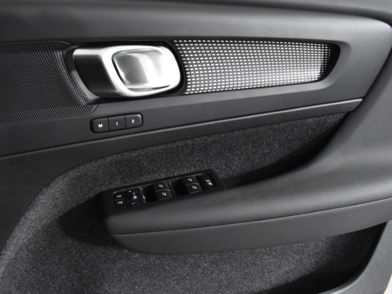 2024 (24) VOLVO XC40 2.0 B3P Plus Dark 5dr Auto 4796180