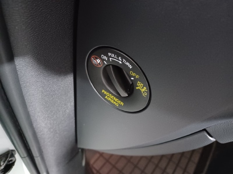 2024 (24) VOLVO XC40 2.0 B3P Plus Dark 5dr Auto 4796138