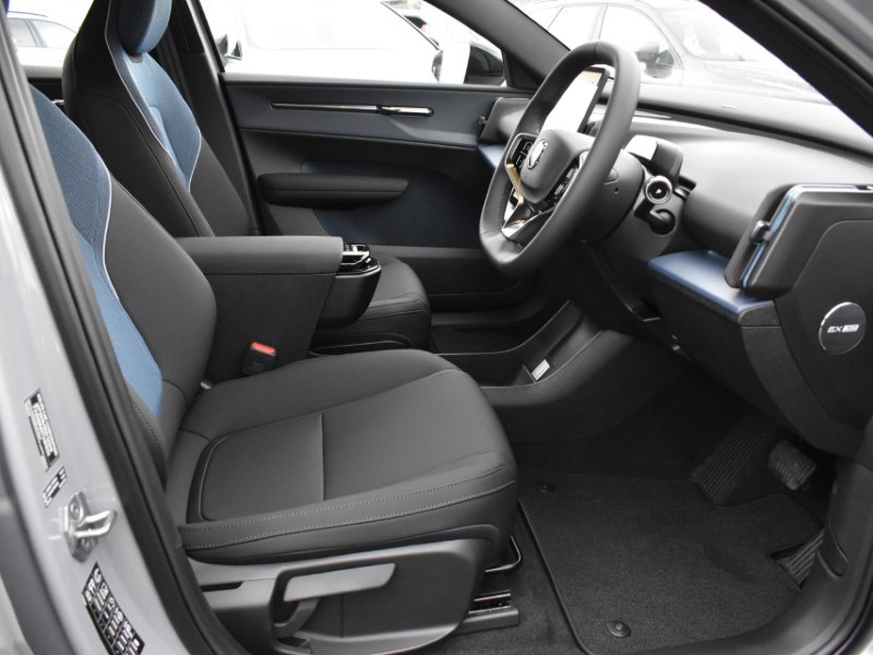 2025 (75) VOLVO EX30 315kW Twin Motor Performance Plus 69kWh 5dr Auto 4889349