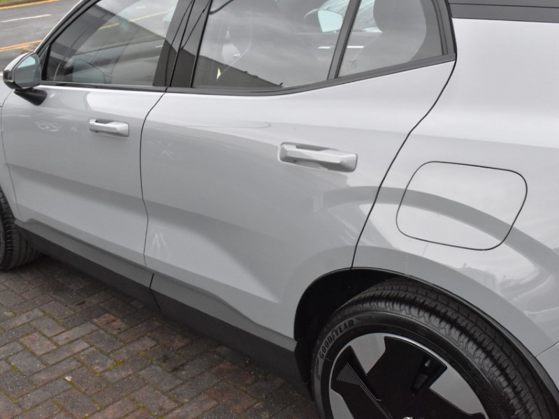 2025 (75) VOLVO EX30 315kW Twin Motor Performance Plus 69kWh 5dr Auto 4889375