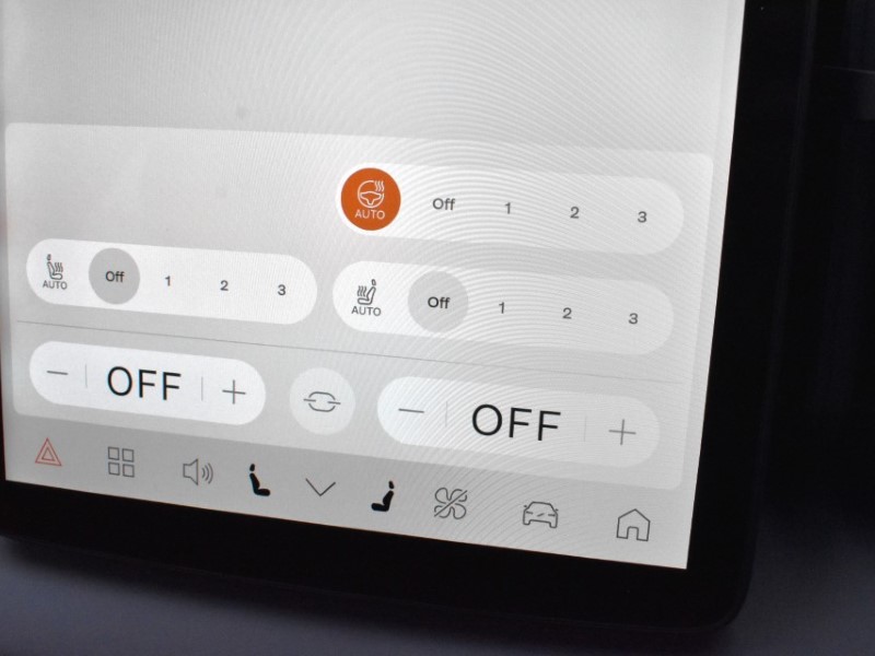 2025 (75) VOLVO EX30 315kW Twin Motor Performance Plus 69kWh 5dr Auto 4889335