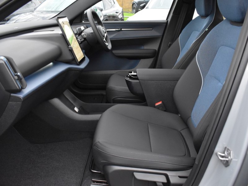 2025 (75) VOLVO EX30 315kW Twin Motor Performance Plus 69kWh 5dr Auto 4889357