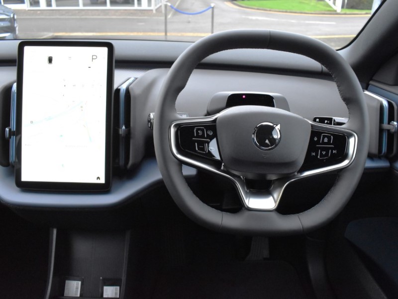 2025 (75) VOLVO EX30 315kW Twin Motor Performance Plus 69kWh 5dr Auto 4889355