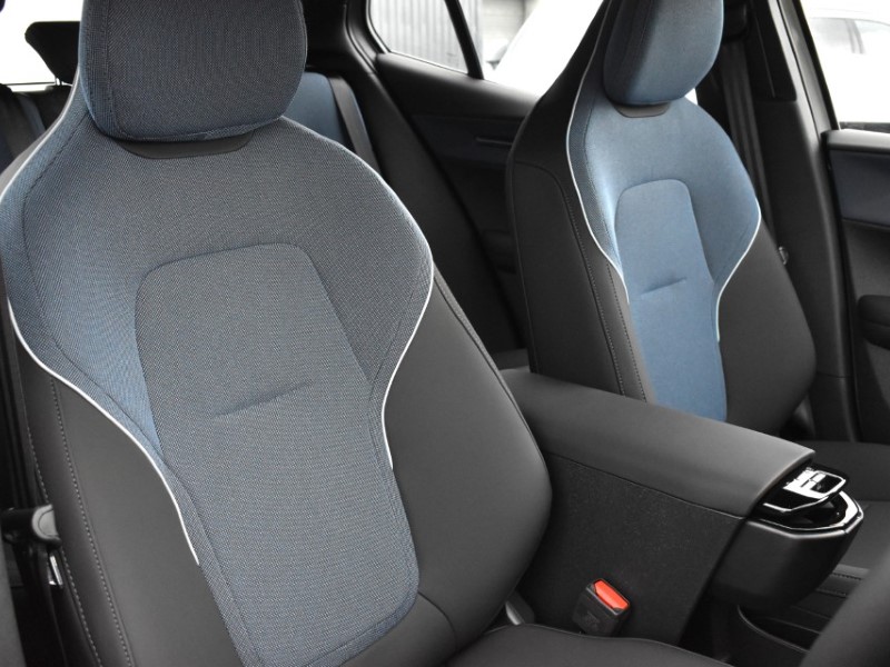 2025 (75) VOLVO EX30 315kW Twin Motor Performance Plus 69kWh 5dr Auto 4889351