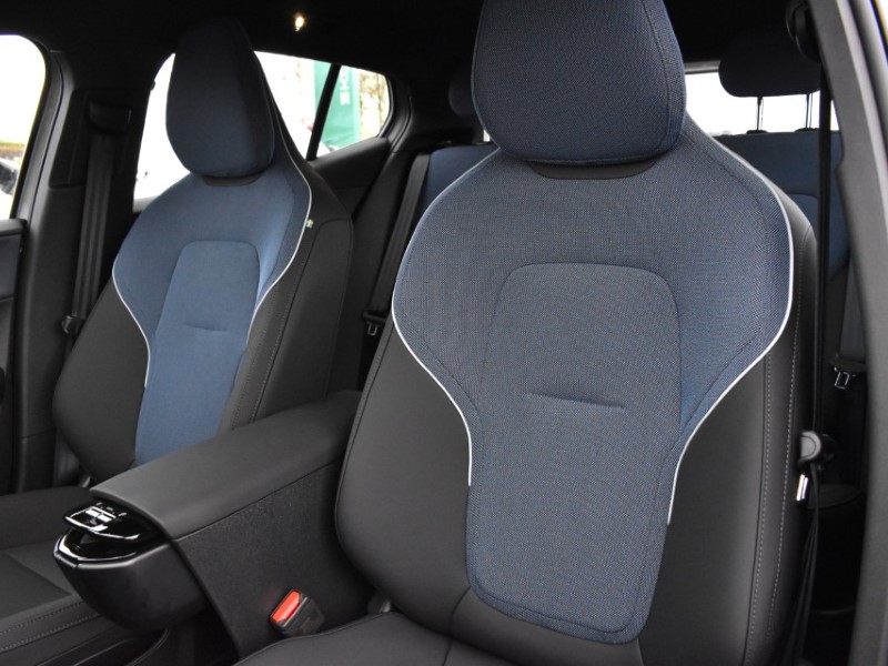 2025 (75) VOLVO EX30 315kW Twin Motor Performance Plus 69kWh 5dr Auto 4889360