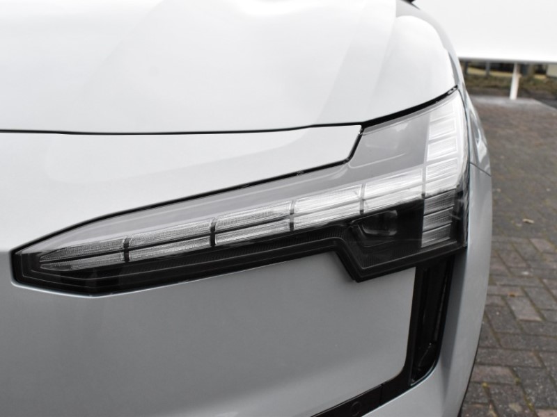 2025 (75) VOLVO EX30 315kW Twin Motor Performance Plus 69kWh 5dr Auto 4889381