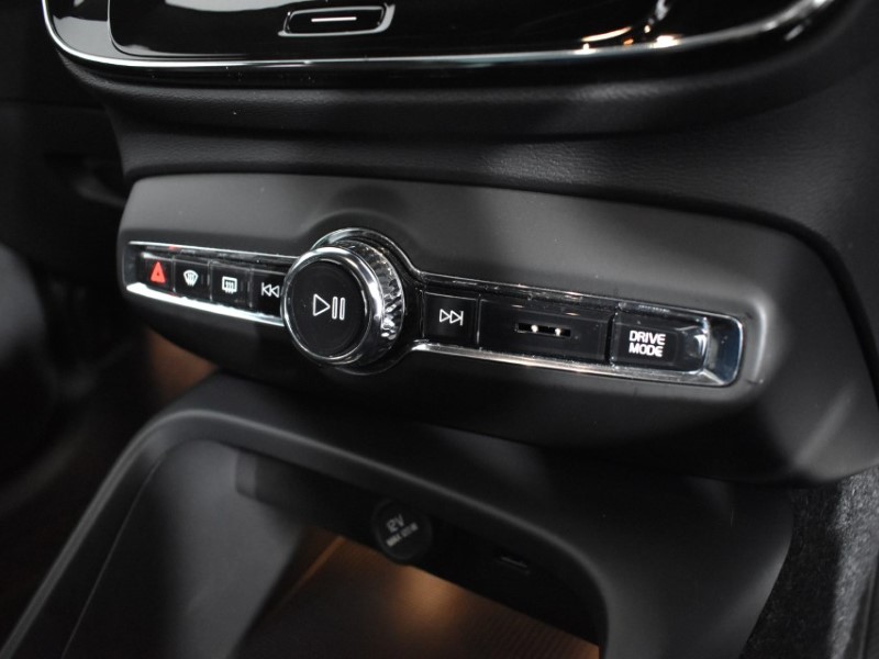 2018 (68) VOLVO XC40 2.0 D4 [190] R DESIGN 5dr AWD Geartronic 4798928