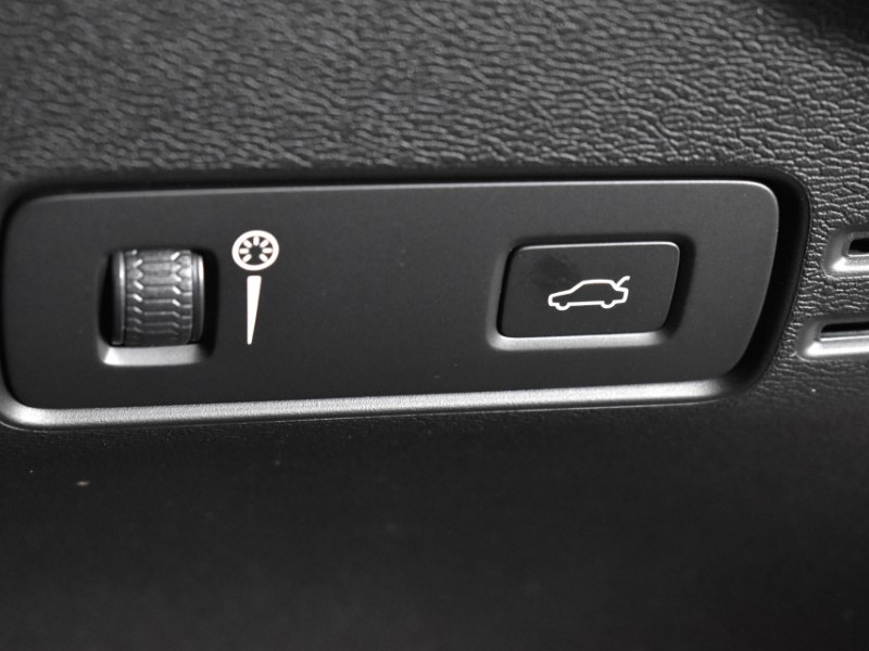 2018 (68) VOLVO XC40 2.0 D4 [190] R DESIGN 5dr AWD Geartronic 4798929