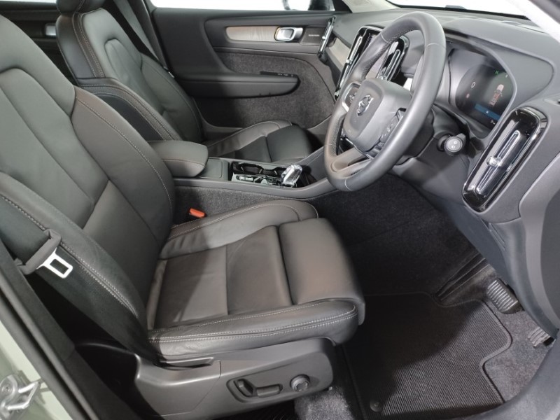 2025 (25) VOLVO XC40 2.0 B4P Ultra Dark 5dr Auto 4827668