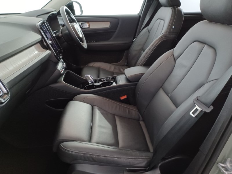 2025 (25) VOLVO XC40 2.0 B4P Ultra Dark 5dr Auto 4827675
