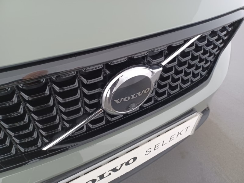 2025 (25) VOLVO XC40 2.0 B4P Ultra Dark 5dr Auto 4827715