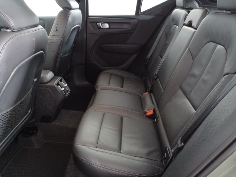 2025 (25) VOLVO XC40 2.0 B4P Ultra Dark 5dr Auto 4827680