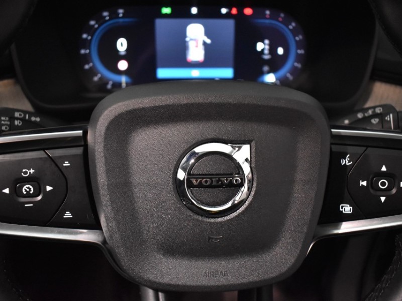 2025 (25) VOLVO XC40 2.0 B4P Ultra Dark 5dr Auto 4827690