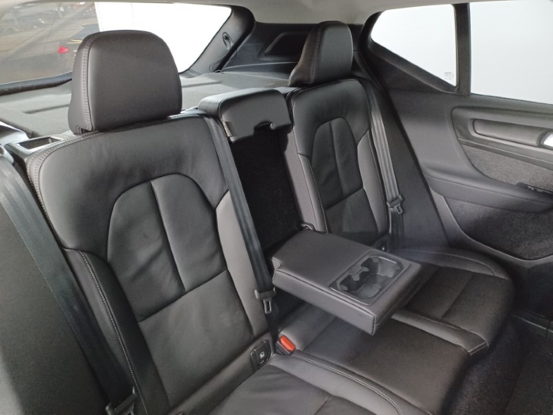 2025 (25) VOLVO XC40 2.0 B4P Ultra Dark 5dr Auto 4827672