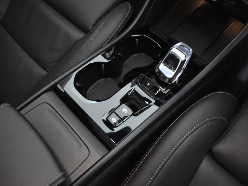 2025 (25) VOLVO XC40 2.0 B4P Ultra Dark 5dr Auto 4827701