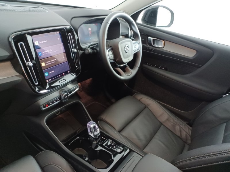 2025 (25) VOLVO XC40 2.0 B4P Ultra Dark 5dr Auto 4827676