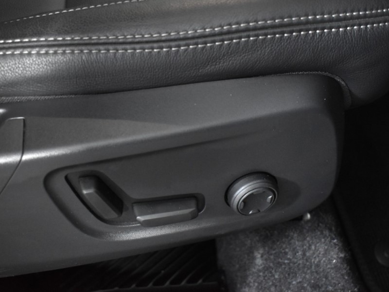 2025 (25) VOLVO XC40 2.0 B4P Ultra Dark 5dr Auto 4827702