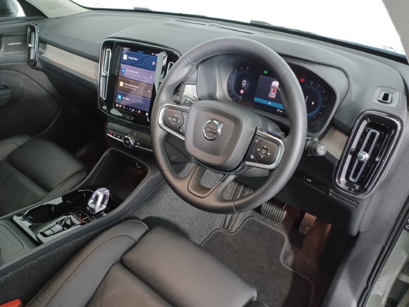 2025 (25) VOLVO XC40 2.0 B4P Ultra Dark 5dr Auto 4827667