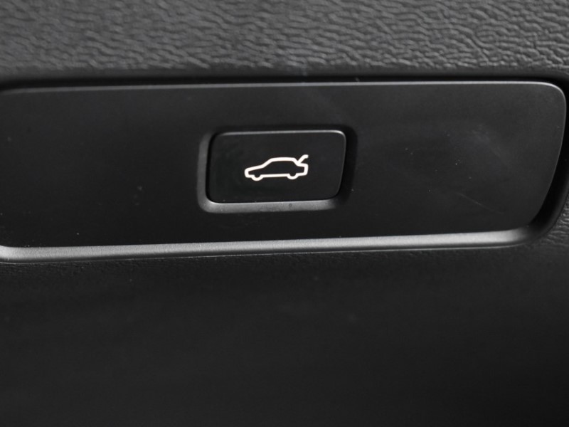 2025 (25) VOLVO XC40 2.0 B4P Ultra Dark 5dr Auto 4827698