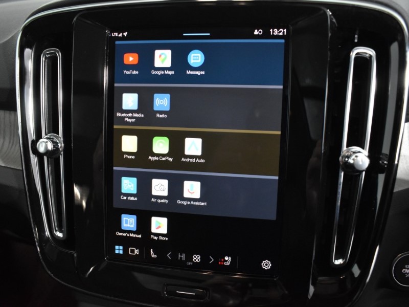 2025 (25) VOLVO XC40 2.0 B4P Ultra Dark 5dr Auto 4827694