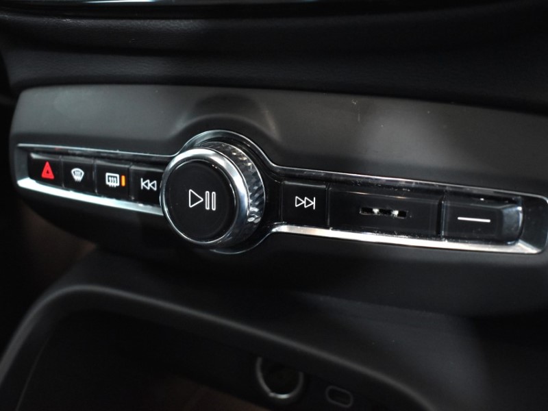 2025 (25) VOLVO XC40 2.0 B4P Ultra Dark 5dr Auto 4827697