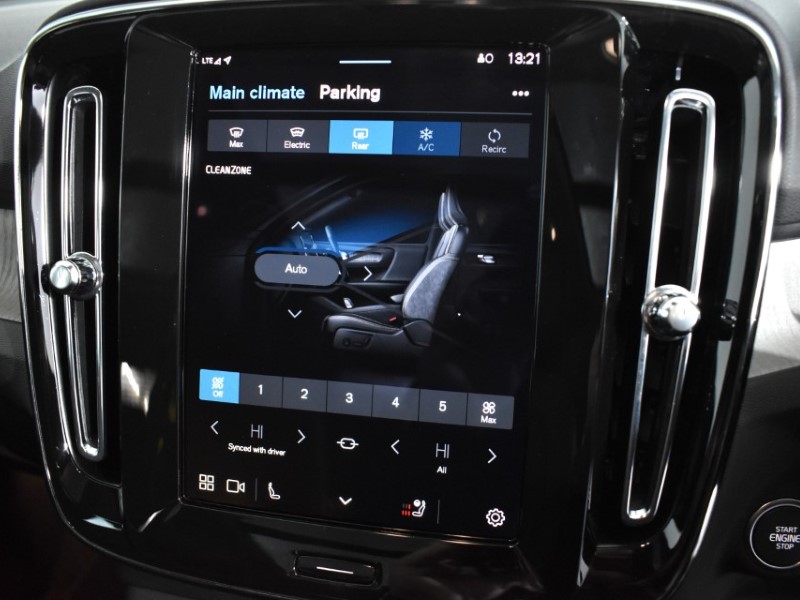 2025 (25) VOLVO XC40 2.0 B4P Ultra Dark 5dr Auto 4827693