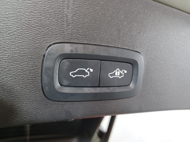 2025 (25) VOLVO XC40 2.0 B4P Ultra Dark 5dr Auto 4827685