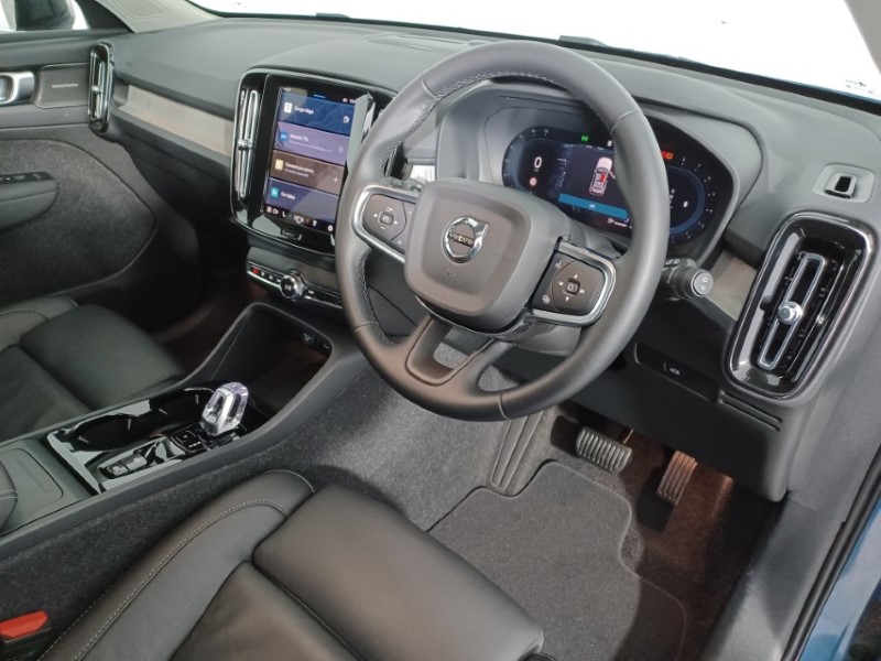 2025 (25) VOLVO XC40 2.0 B3P Ultra Dark 5dr Auto 4826510