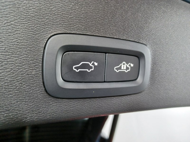 2025 (25) VOLVO XC40 2.0 B3P Ultra Dark 5dr Auto 4826526