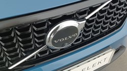 2025 (25) VOLVO XC40 2.0 B3P Ultra Dark 5dr Auto 4826553