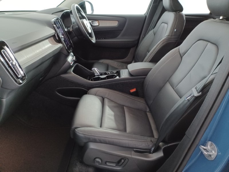 2025 (25) VOLVO XC40 2.0 B3P Ultra Dark 5dr Auto 4826516