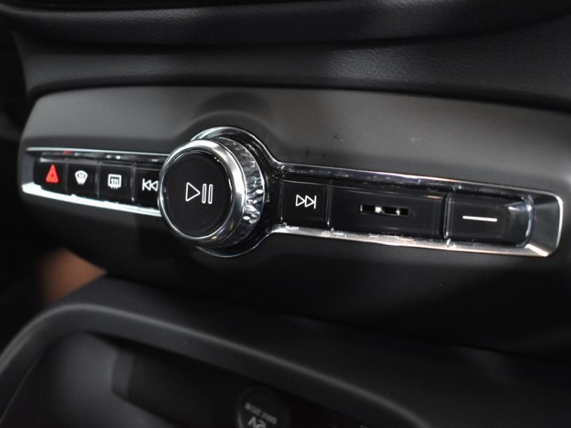 2025 (25) VOLVO XC40 2.0 B3P Ultra Dark 5dr Auto 4826538