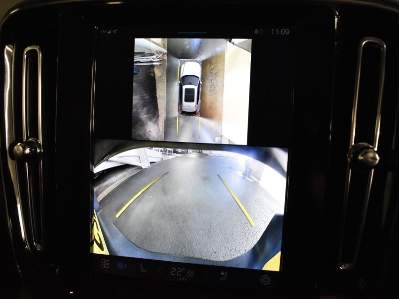 2025 (25) VOLVO XC40 2.0 B3P Ultra Dark 5dr Auto 4826527