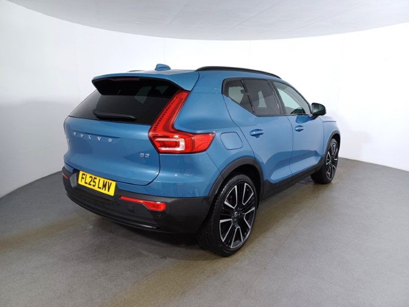 2025 (25) VOLVO XC40 2.0 B3P Ultra Dark 5dr Auto 4826501