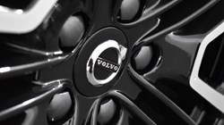 2025 (25) VOLVO XC40 2.0 B3P Ultra Dark 5dr Auto 4826556