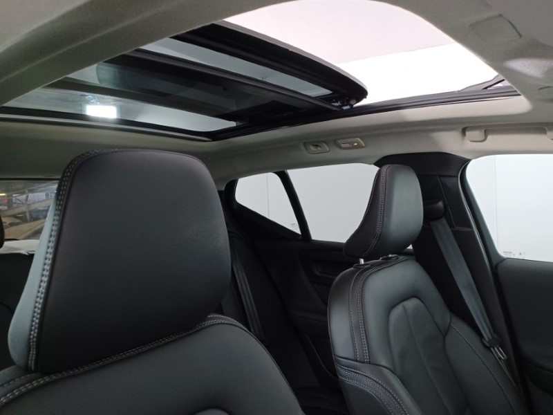 2025 (25) VOLVO XC40 2.0 B3P Ultra Dark 5dr Auto 4826513