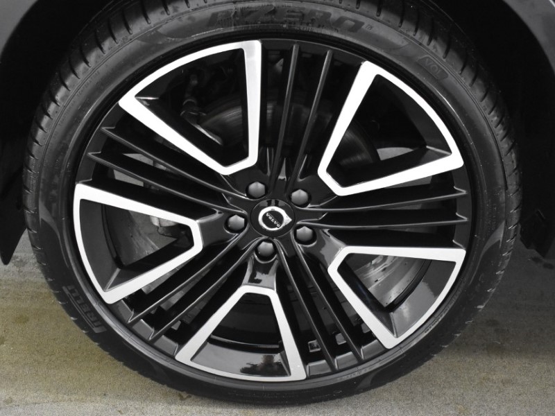 2025 (25) VOLVO XC40 2.0 B3P Ultra Dark 5dr Auto 4826557