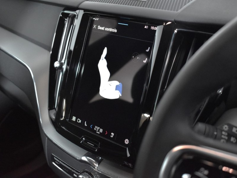 2023 (73) VOLVO XC60 2.0 B5P Plus Dark 5dr AWD Geartronic 4812260