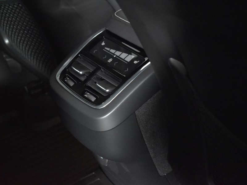 2023 (73) VOLVO XC60 2.0 B5P Plus Dark 5dr AWD Geartronic 4812262