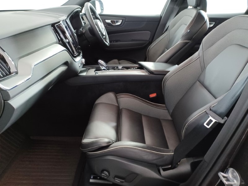 2023 (73) VOLVO XC60 2.0 B5P Plus Dark 5dr AWD Geartronic 4812232