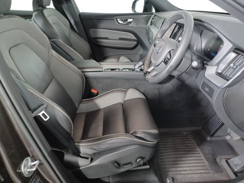 2023 (73) VOLVO XC60 2.0 B5P Plus Dark 5dr AWD Geartronic 4812226